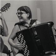 Diplômée du conservatoire, je propose des cours d'accordéon chromatique tous niveaux !